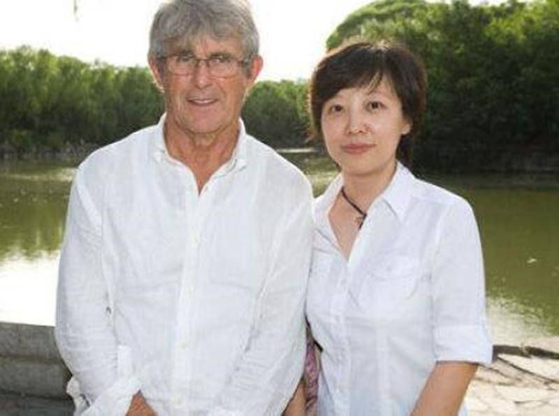 贺知秋焦急地说：劫匪放话要一千万美元的赎金，我还没有给他们回复，您不是刚安排了万龙殿的人来护航吗？这艘船在八个小时前刚反馈消息，说万龙殿的士兵已经上船了，怎么还会发生这种事情呢……叶辰笑道：这是我给万龙殿定的要求。